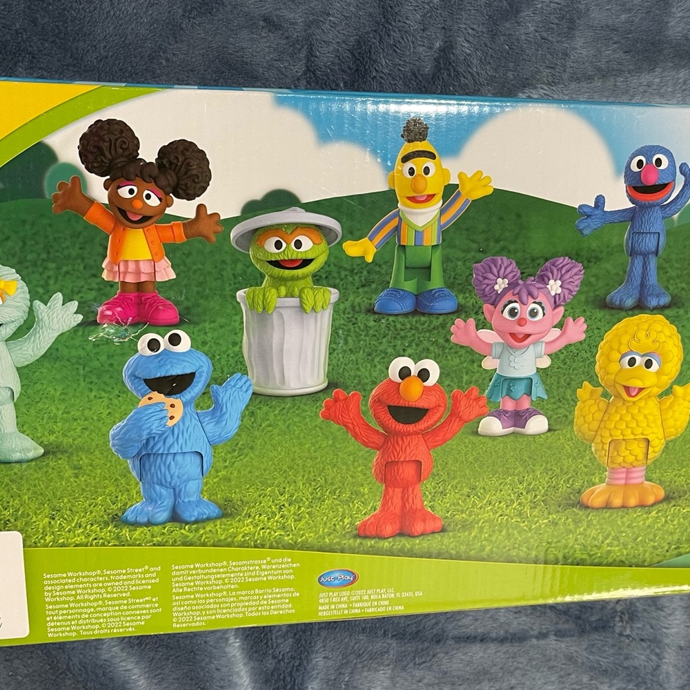Sesame Street Neighborhood Friends Deluxe Pack - 10-Pack Poseable Figures - Picture 6 of 10